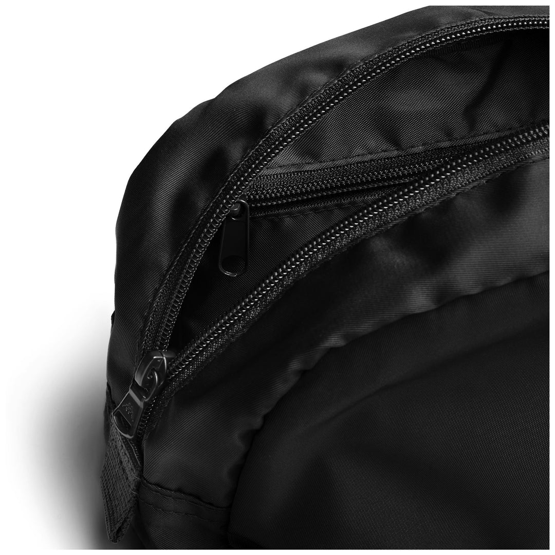 Small Accessories Unisex MOGWAI BEAUTY CASE BLACK Dressed Side (jpg Rgb)		
